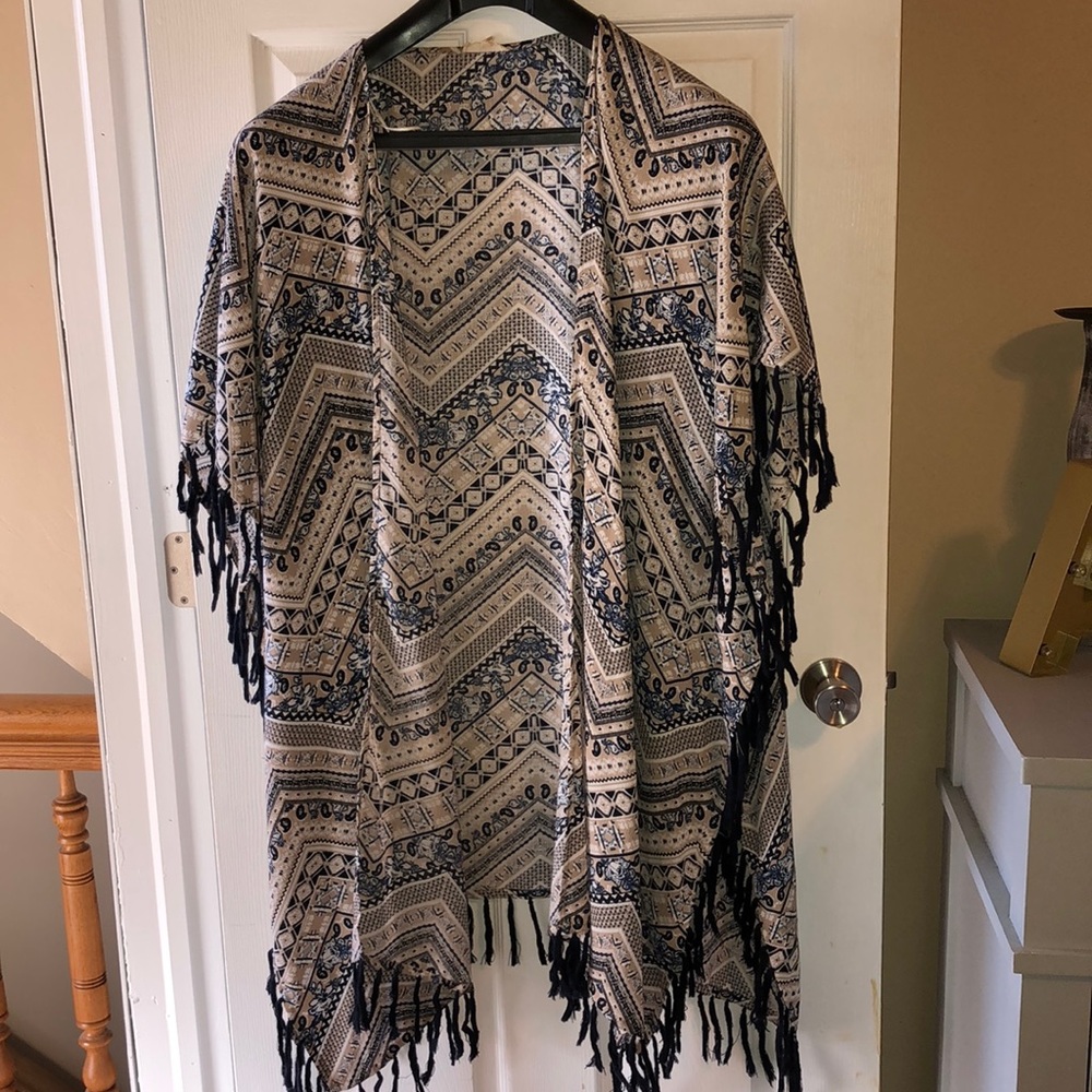 Long kimono with blue fringe